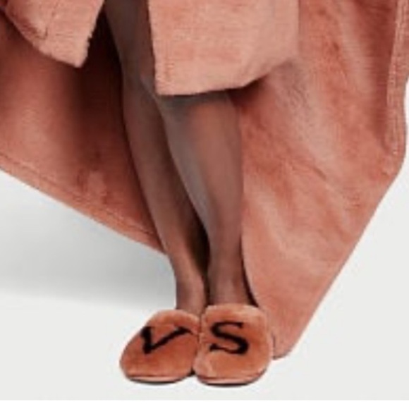 Victoria's Secret Women's Pink Closed Toe Faux Fur Slipper Sz Medium NWT - Picture 3 of 4